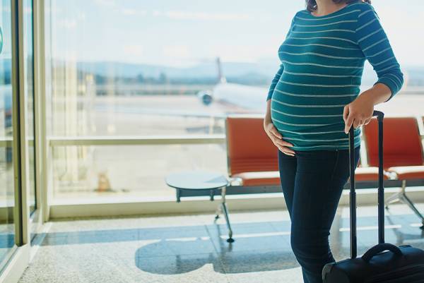 بایدها و نبایدهای مهم برای سفر و پرواز در طول دوران بارداری